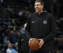 包含利物浦球迷高喊支持主教练，反对俱乐部转会政策的词条