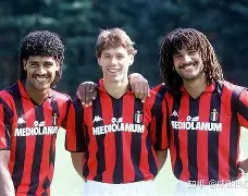 荷兰队力克敌手,成功晋级杯赛的简单介绍 荷兰队力克敌手,成功晋级杯赛的简单介绍