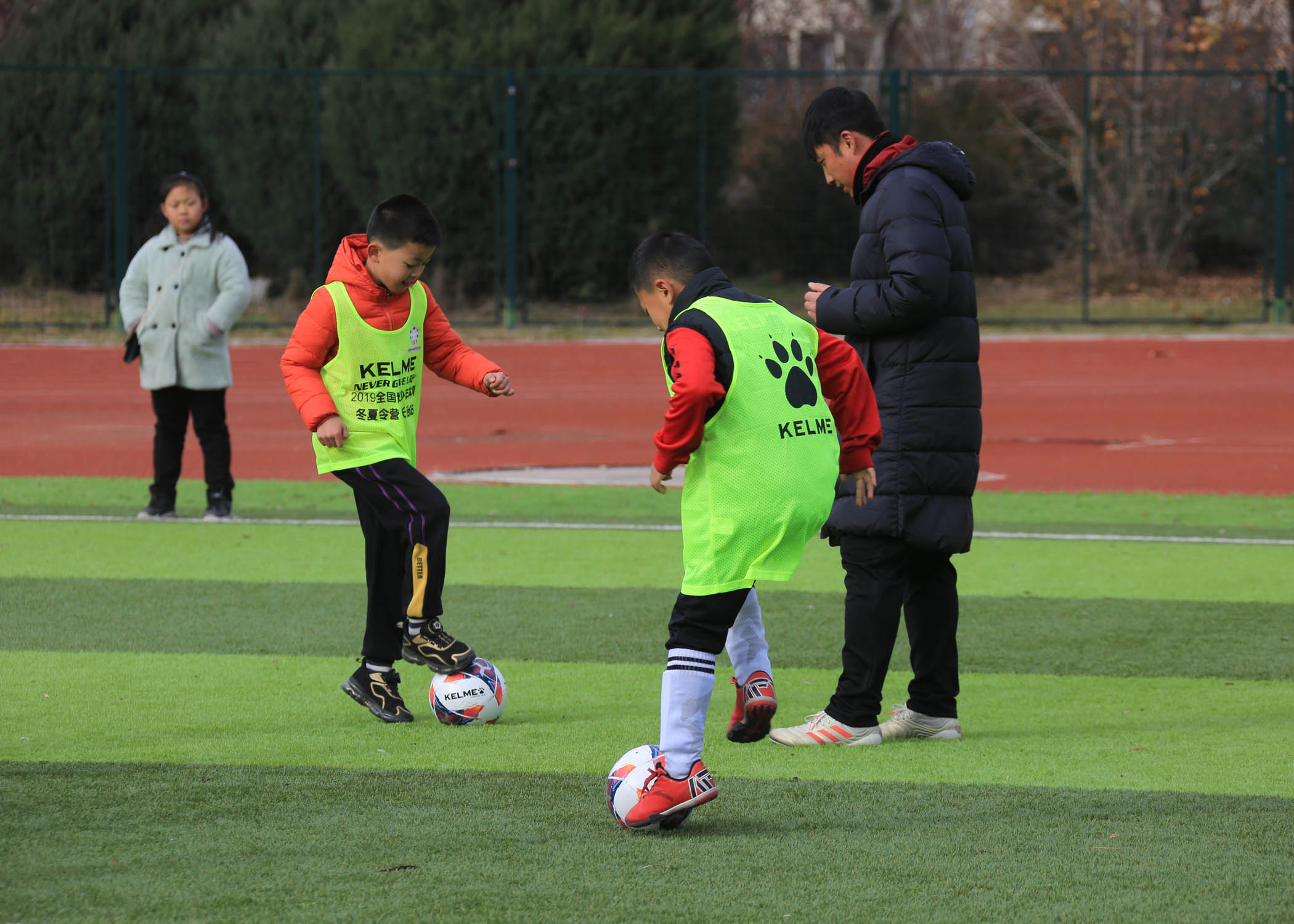 青年足球夏令营在即，各队备战热情高涨(2025江苏省城市足球联赛各队球员一览表)