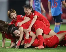 女足比赛球员参加公益活动,助力社会福利事业的简单介绍 女足比赛球员参加公益活动,助力社会福利事业的简单介绍