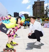 女足比赛球员参加公益活动,助力社会福利事业的简单介绍 女足比赛球员参加公益活动,助力社会福利事业的简单介绍