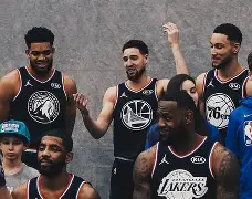 关于詹姆斯领跑全明星票王，第一阵容或将再度锁定他的信息