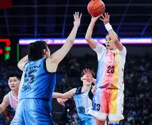 关于詹姆斯领跑全明星票王，第一阵容或将再度锁定他的信息