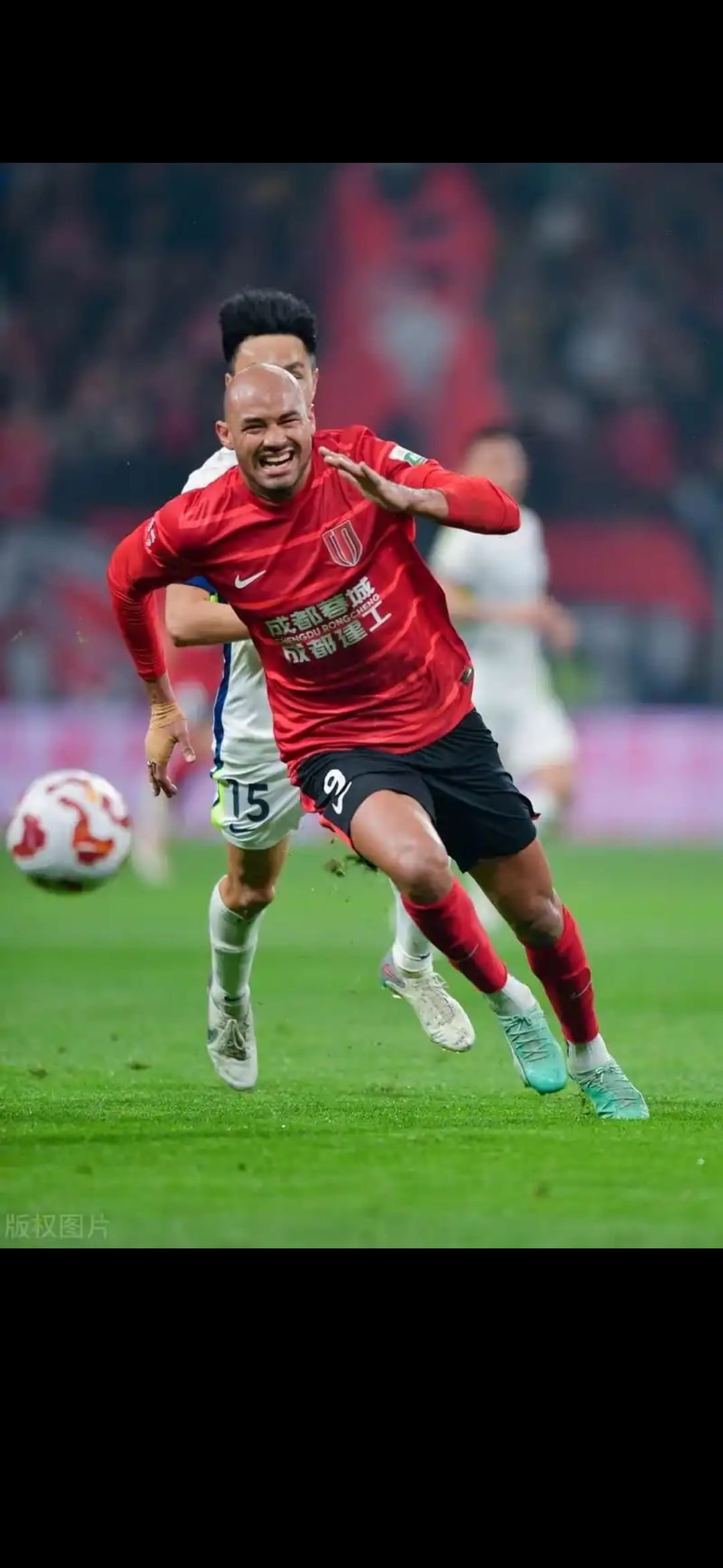 包含主场势如破竹，球队轻松取胜晋级的词条