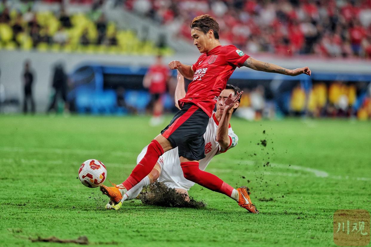 包含主场势如破竹，球队轻松取胜晋级的词条