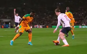 双方球队在每个半场各有一次几分钟暂停的权利