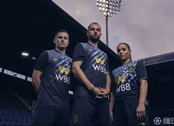 包含伯恩利连续三场不胜，保级形势岌岌可危的词条