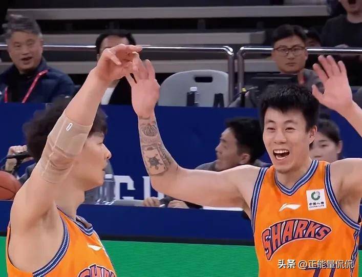 靠近光成为光的句子完整